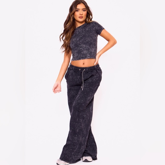 PLT PrettyLittleThing set. Sweatpants and t-shirt - Picture 1 of 6
